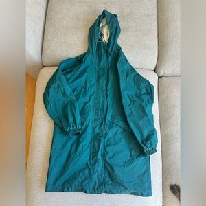 L.L. Bean Stowaway Packable Zip Up Raincoat Women’s Medium